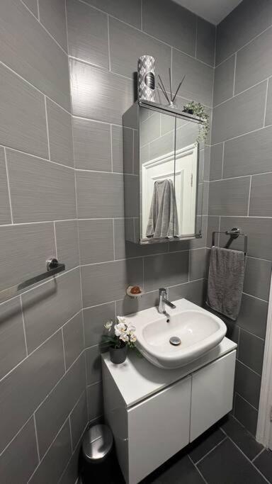 Apartamento Peaceful Bright City Hide Away With Parking