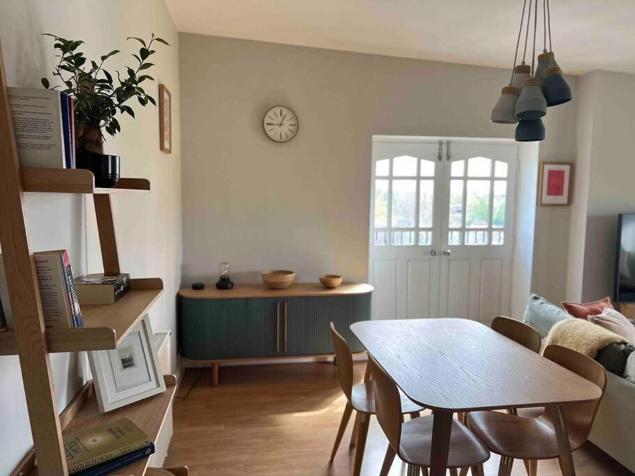 Apartamento Peaceful Bright City Hide Away With Parking Londres