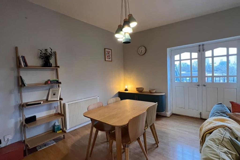 Peaceful Bright City Hide Away With Parking Apartamento *