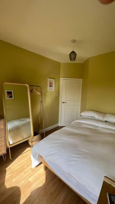 Peaceful Bright City Hide Away With Parking Londres