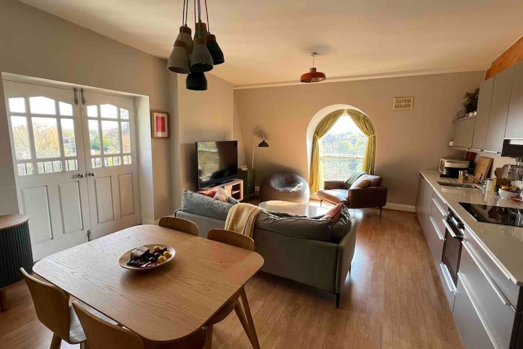 Peaceful Bright City Hide Away With Parking Apartamento Londres