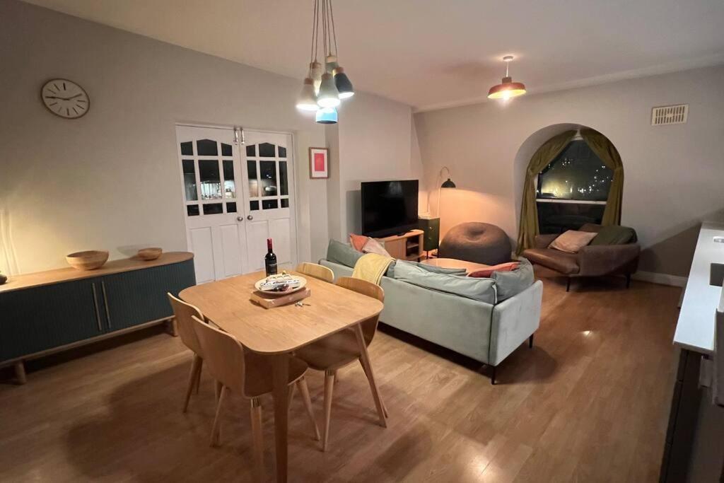 Apartamento Peaceful Bright City Hide Away With Parking Londres