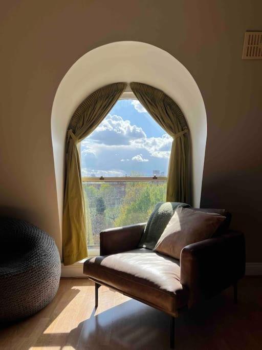 Peaceful Bright City Hide Away With Parking Apartamento Londres